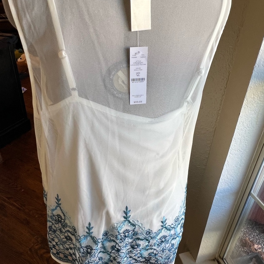 White mesh top with ocean embroidery. - Picture 4 of 9